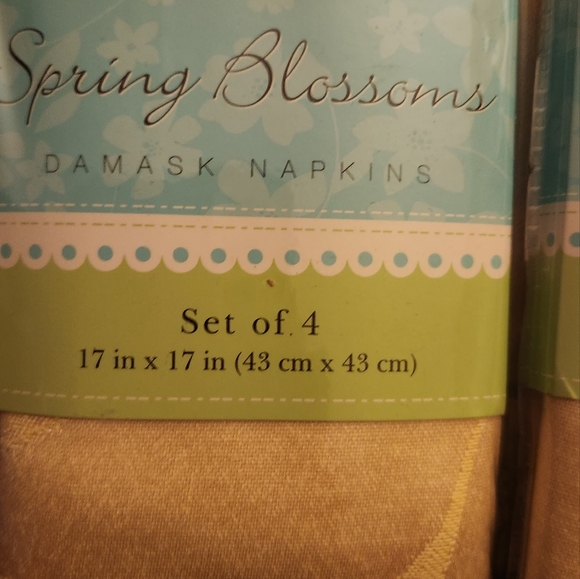 Town & Country Living tablecloth and 8 napkins - Picture 3 of 5